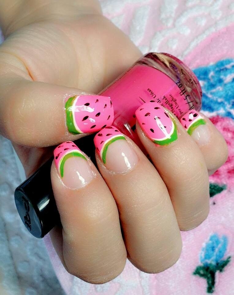 Sommerliche Nagelmodellage im Melonen-Design